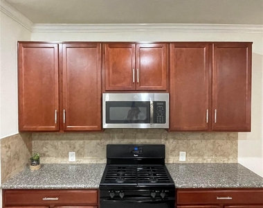 16511 Winthrop Bend Drive - Photo Thumbnail 3