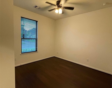 16511 Winthrop Bend Drive - Photo Thumbnail 13