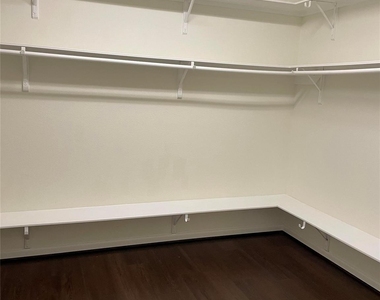 16511 Winthrop Bend Drive - Photo Thumbnail 10