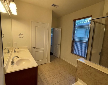 16511 Winthrop Bend Drive - Photo Thumbnail 11