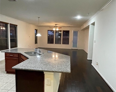 16511 Winthrop Bend Drive - Photo Thumbnail 4