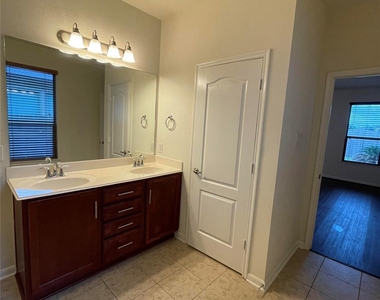 16511 Winthrop Bend Drive - Photo Thumbnail 12