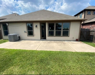 16511 Winthrop Bend Drive - Photo Thumbnail 16