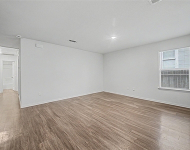 5409 Nielan Street - Photo Thumbnail 6