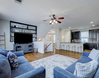 3323 Masters Point Drive - Photo Thumbnail 4