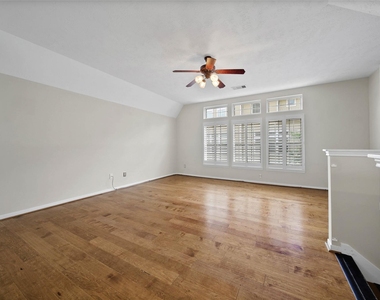 3323 Masters Point Drive - Photo Thumbnail 13