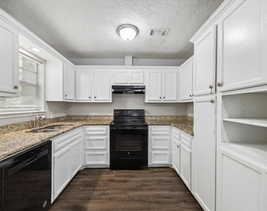21197 Live Oak Street - Photo Thumbnail 3
