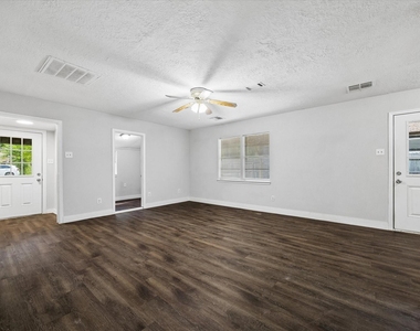 21197 Live Oak Street - Photo Thumbnail 2