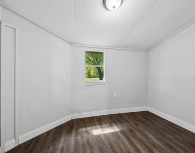 21197 Live Oak Street - Photo Thumbnail 7