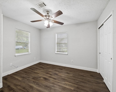 21197 Live Oak Street - Photo Thumbnail 4