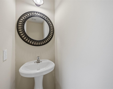 2951 Hackamore Hollow Lane - Photo Thumbnail 11