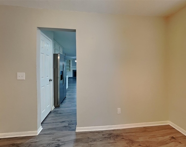 9530 Cabin Creek Drive - Photo Thumbnail 6