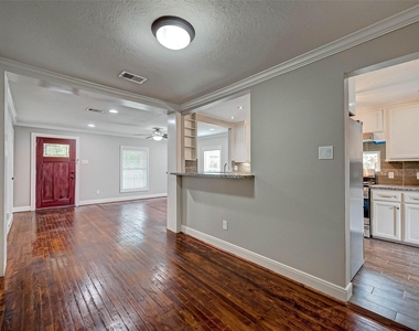 1510 Walton Street - Photo Thumbnail 4