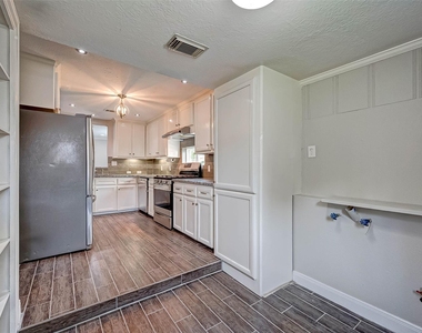 1510 Walton Street - Photo Thumbnail 18