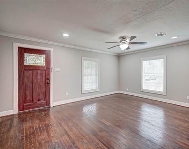 1510 Walton Street - Photo Thumbnail 3