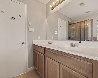 18302 Walden Gate Ln - Photo Thumbnail 38