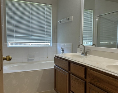 1006 Magnolia Dale Drive - Photo Thumbnail 15