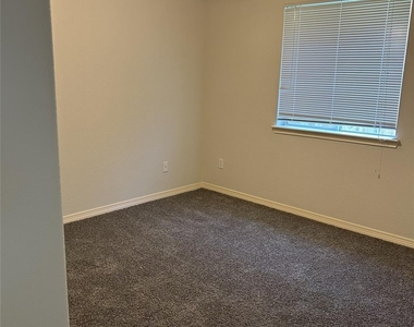 1006 Magnolia Dale Drive - Photo Thumbnail 7