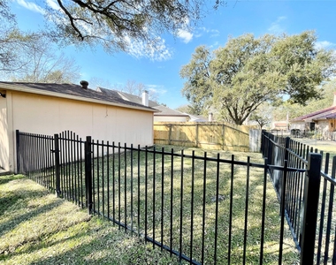 15006 Elmont Drive - Photo Thumbnail 8