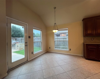 28106 Emma Gardens Lane - Photo Thumbnail 2