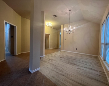 28106 Emma Gardens Lane - Photo Thumbnail 9