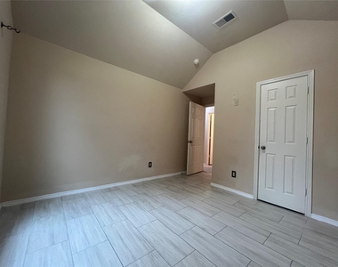 28106 Emma Gardens Lane - Photo Thumbnail 8