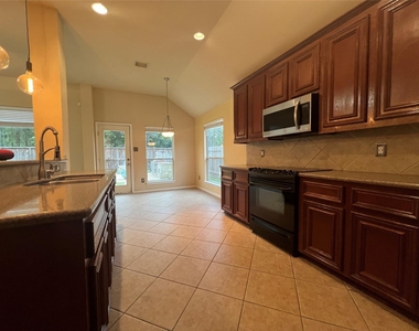 28106 Emma Gardens Lane - Photo Thumbnail 4