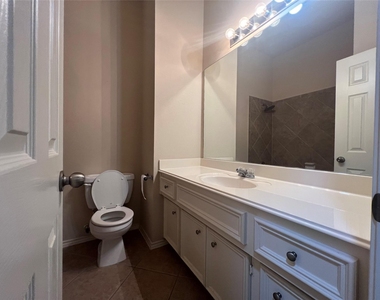 28106 Emma Gardens Lane - Photo Thumbnail 7