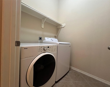 28106 Emma Gardens Lane - Photo Thumbnail 5