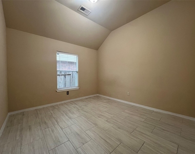 28106 Emma Gardens Lane - Photo Thumbnail 6