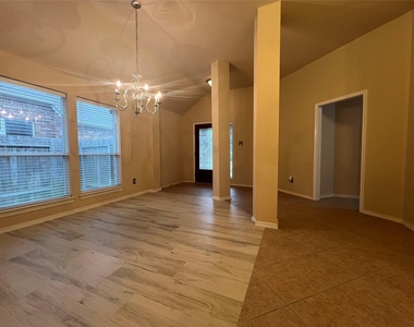 28106 Emma Gardens Lane - Photo Thumbnail 10