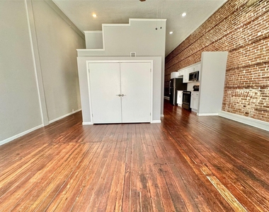 2309 Strand Street - Photo Thumbnail 10