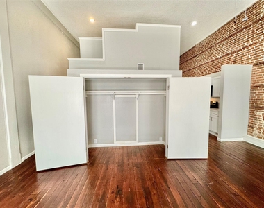 2309 Strand Street - Photo Thumbnail 12
