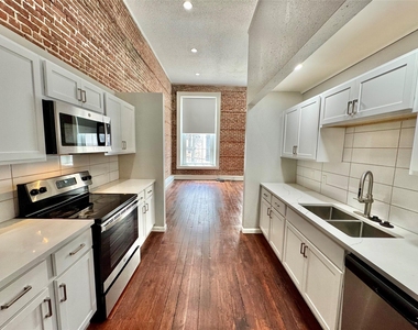 2309 Strand Street - Photo Thumbnail 6