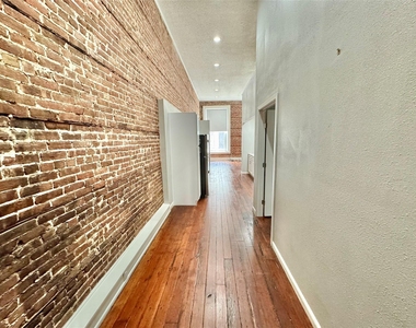 2309 Strand Street - Photo Thumbnail 2