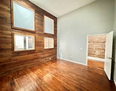 2309 Strand Street - Photo Thumbnail 4