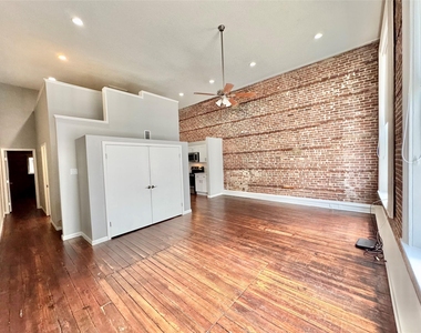 2309 Strand Street - Photo Thumbnail 11
