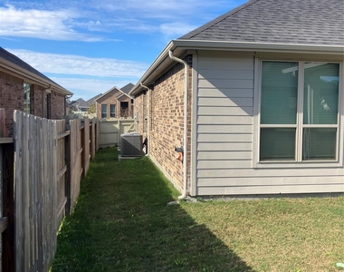 10442 Eastern Bluestar Drive - Photo Thumbnail 38