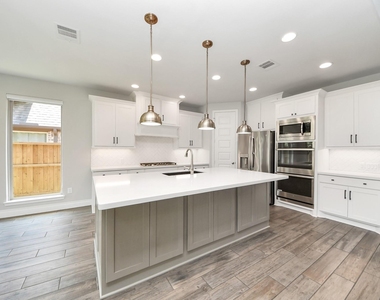 28045 Woodland Bend Way - Photo Thumbnail 17