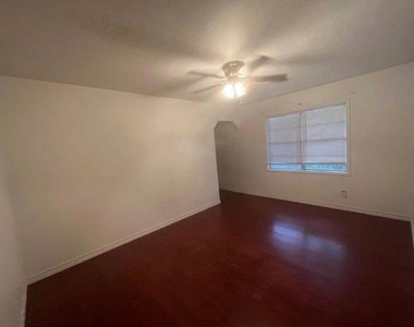 114 Irwin - Photo Thumbnail 13