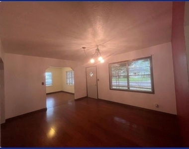 114 Irwin - Photo Thumbnail 6