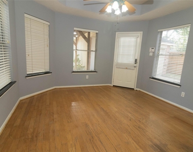 310 Cheddington Drive - Photo Thumbnail 10