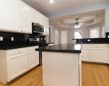 310 Cheddington Drive - Photo Thumbnail 6