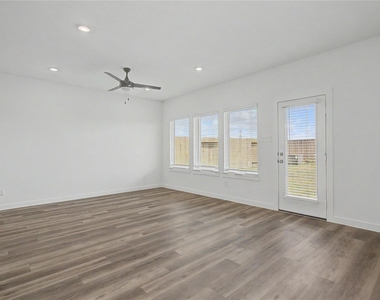 2629 Mchenry Landing Lane - Photo Thumbnail 2