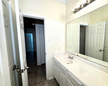 2827 Fair Chase Drive - Photo Thumbnail 27