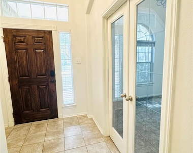 2827 Fair Chase Drive - Photo Thumbnail 3