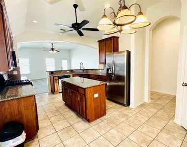 2827 Fair Chase Drive - Photo Thumbnail 9