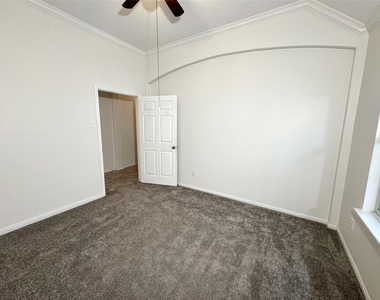 2827 Fair Chase Drive - Photo Thumbnail 6