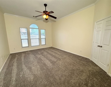 2827 Fair Chase Drive - Photo Thumbnail 18