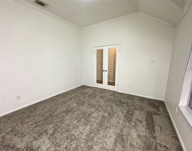 2827 Fair Chase Drive - Photo Thumbnail 5